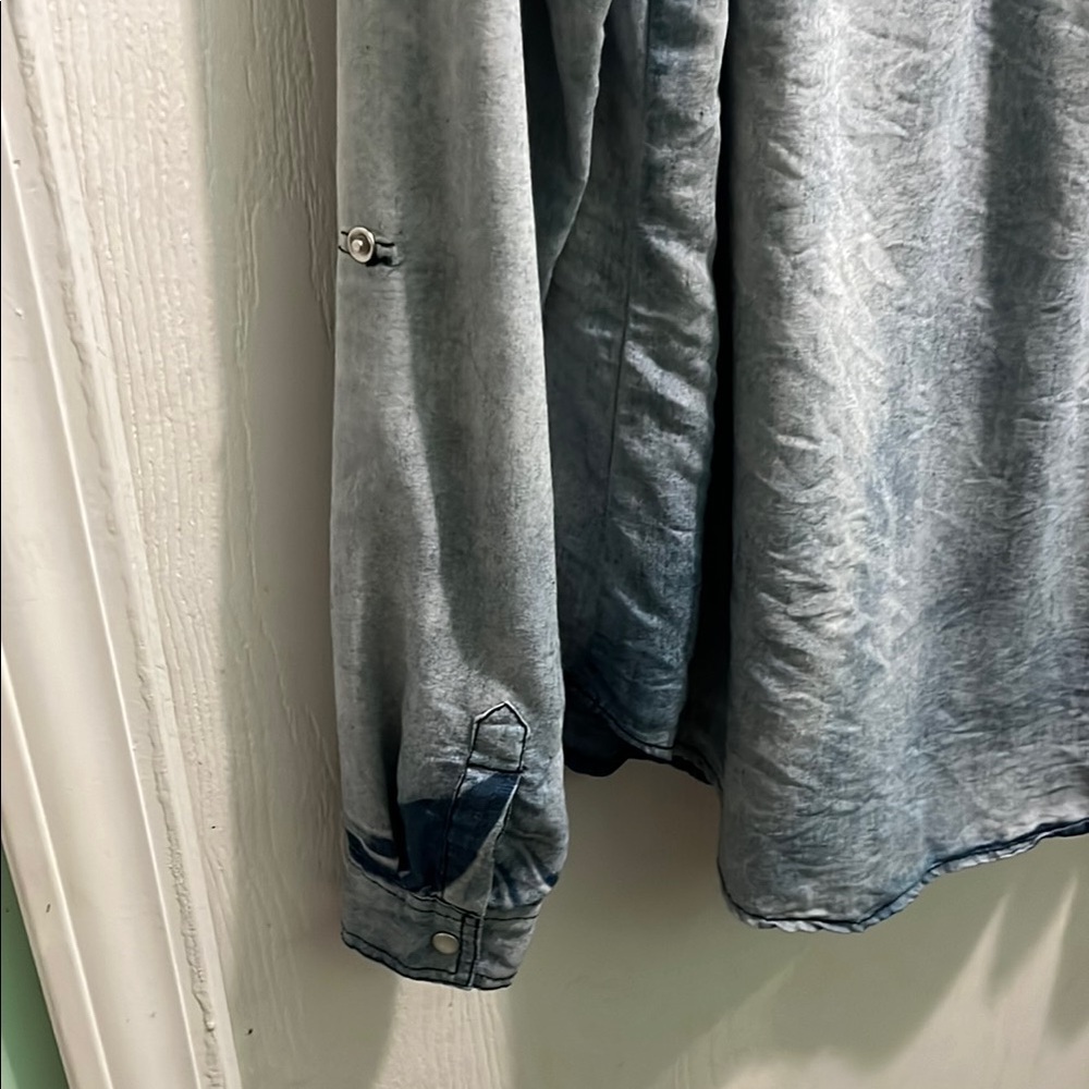 ISSI Light Denim Button Down Shirt - Picture 3 of 7